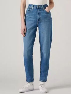 Levi’s High Waisted Mom Jeans Size 30